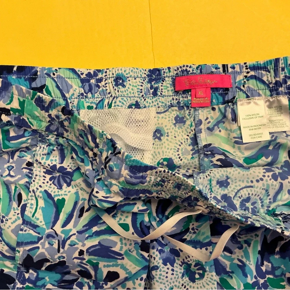 Lilly Pulitzer Luxletic Run Around Shorts sz XL Blue Iris High Maintenance - Picture 3 of 4